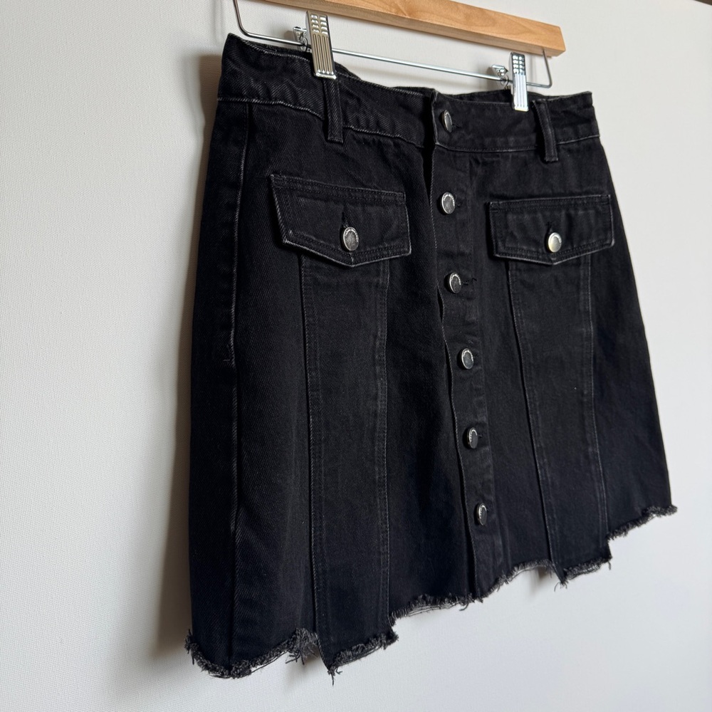 Zara Black Denim A-line Mini Skirt Size Medium Raw Hem Button Front Unique Edgy